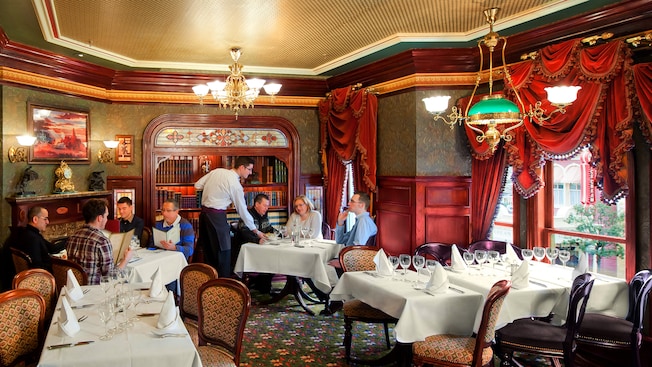 Does Disneyland Paris need to update their Disney Dining Plan?